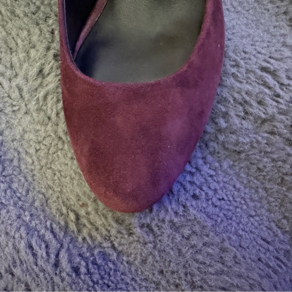 Brand New Le Chateau suede leather burgandy /wine heels - Picture 13 of 13